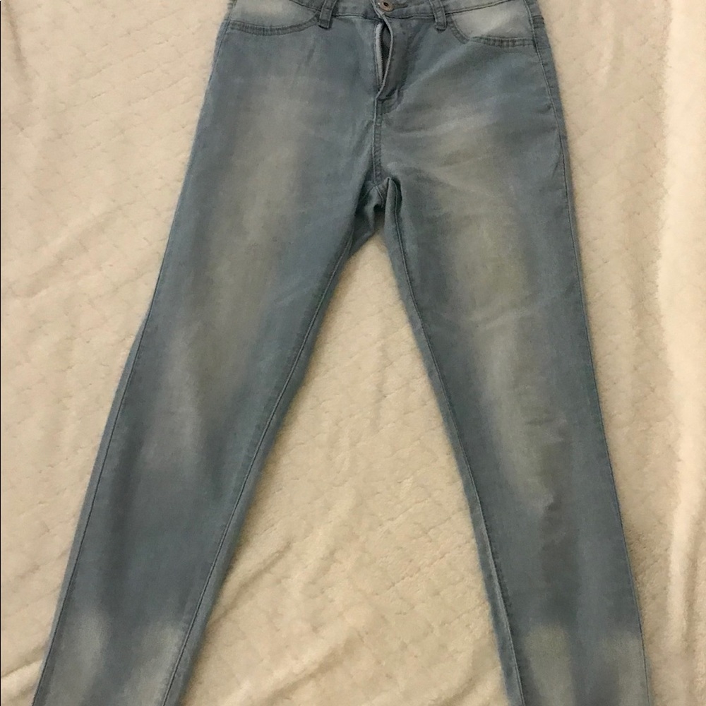 Light blue washed jeans